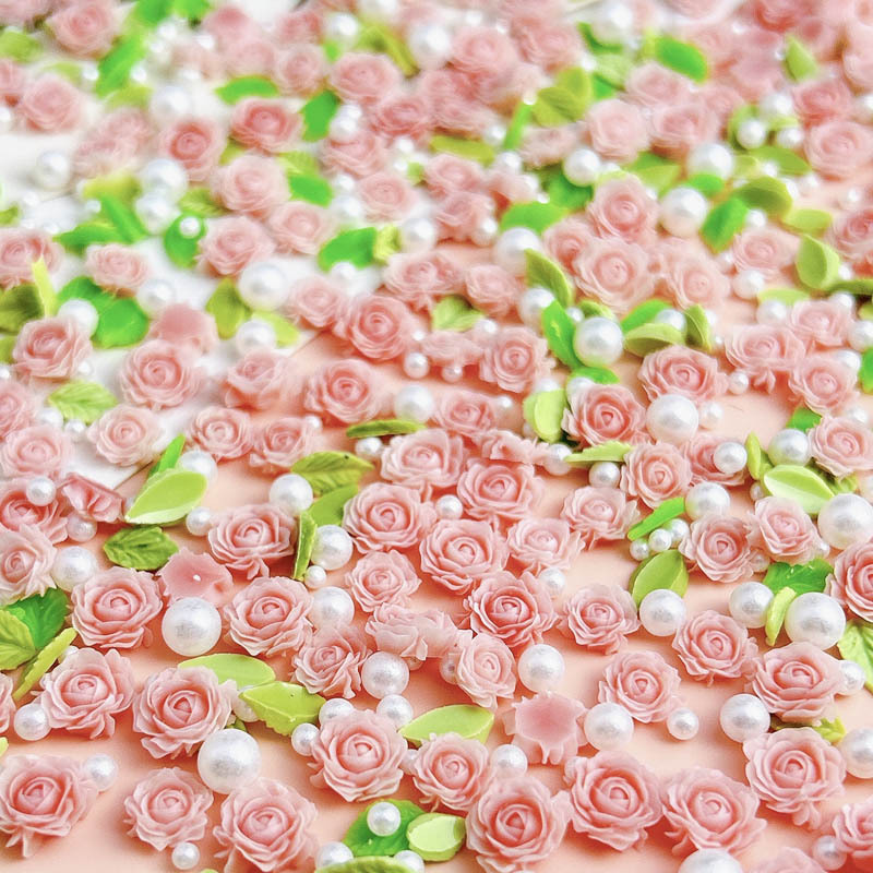 Art Craft Rose - ดอกไม้เรซิ่นผสมแบบสุ่มดอกกุหลาบสีชมพูเสน่ห์ของเล็บด้วยใบไข่มุกสำหรับตกแต่งศิลปะเล็บงานฝีมือเครื่องประดับ DIY 50ชิ้น