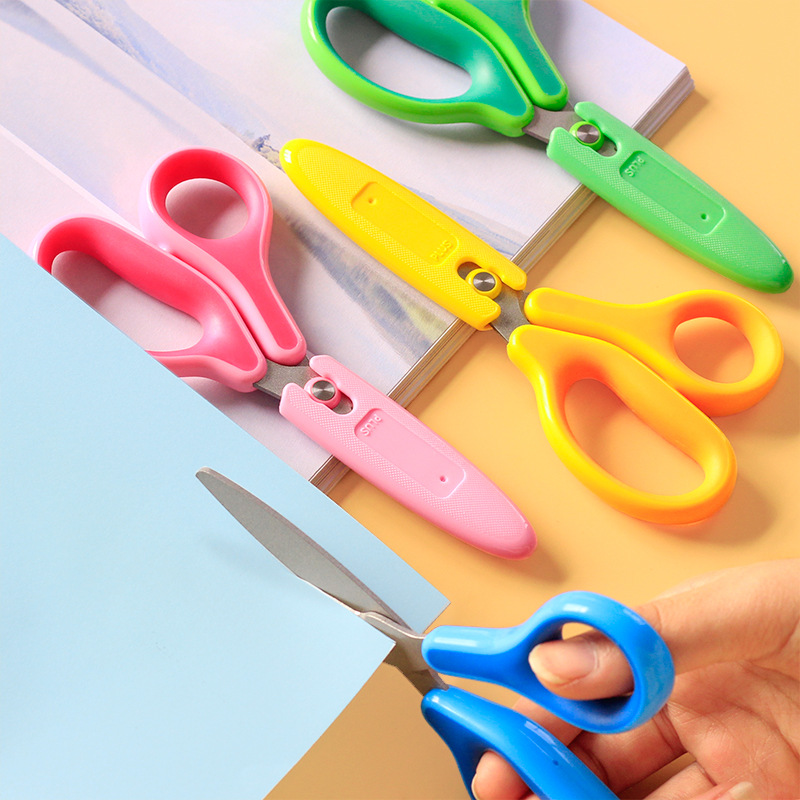 Art Craft Toddlers - กรรไกรนิรภัยสำหรับเด็กพร้อมฝาครอบป้องกัน, กรรไกรงานฝีมือ, กรรไกรฝึกหัดปลายทู่สำหรับเด็กเล็ก, อุปกรณ์ศิลปะ